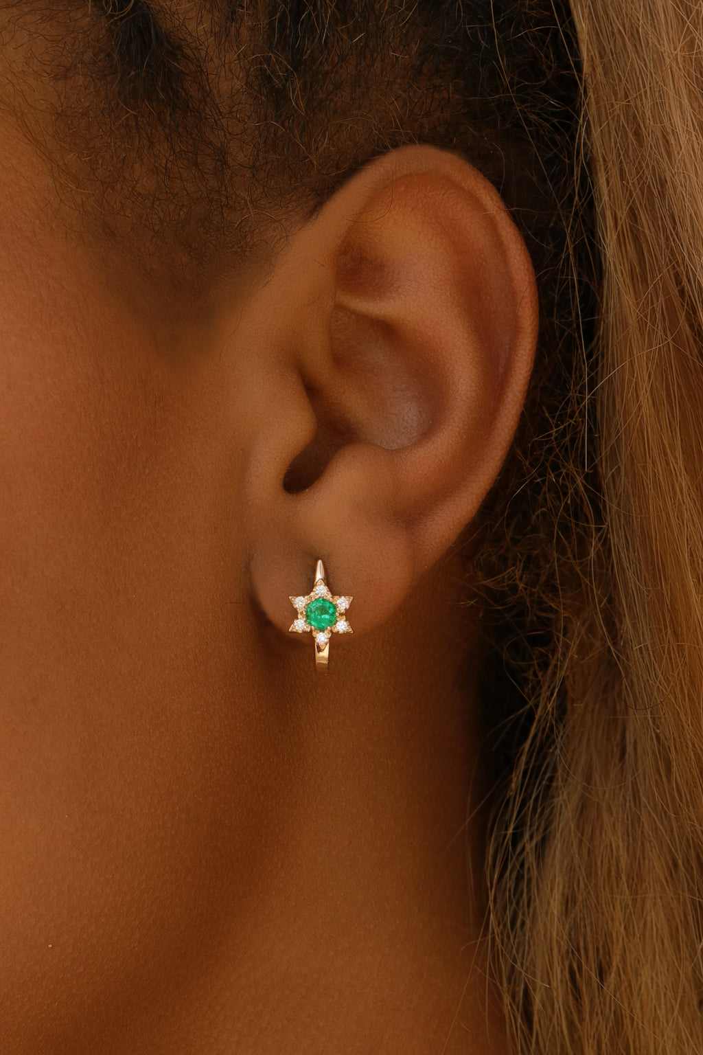 18K Yellow Gold Earrings with Emeralds