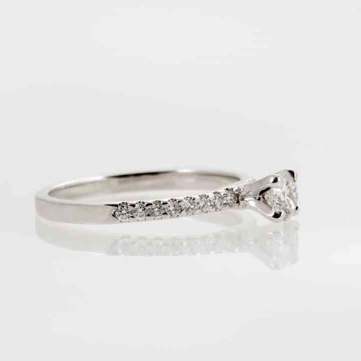 Inel de logodna din aur alb 18K cu diamante