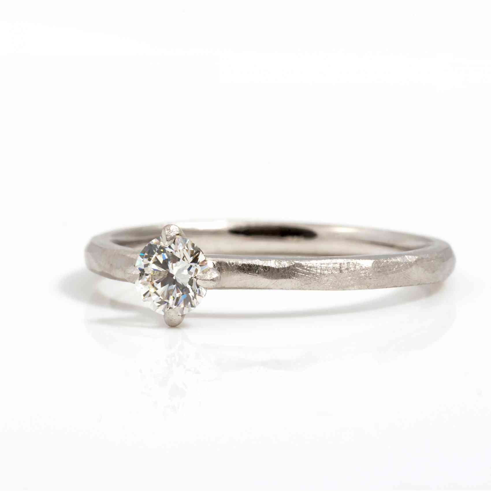 Inel de logodna din aur alb 18k cu diamant alb natural