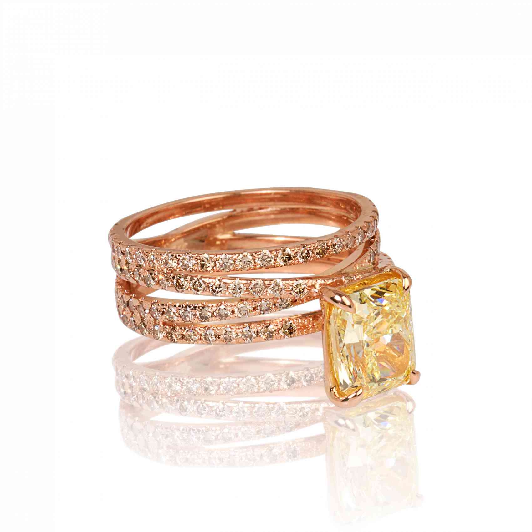 Inel Din Aur Roz 18k Cu Natural Fancy Yellow Diamond Și Diamante Naturale