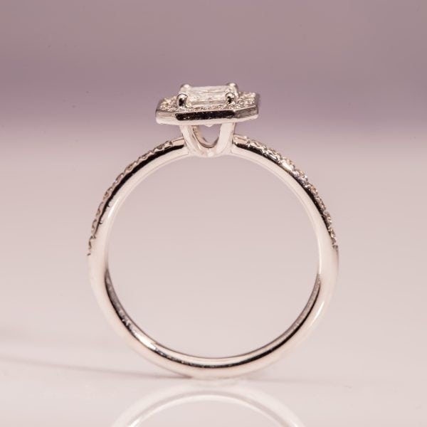 18K White Gold Ring with Diamonds