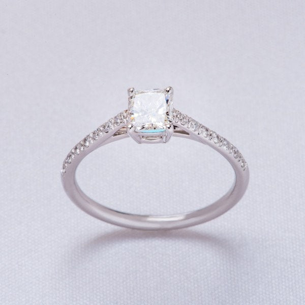 18K White Gold Engagement Ring with Diamonds