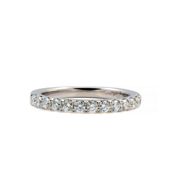 18K white gold ring with natural white diamonds