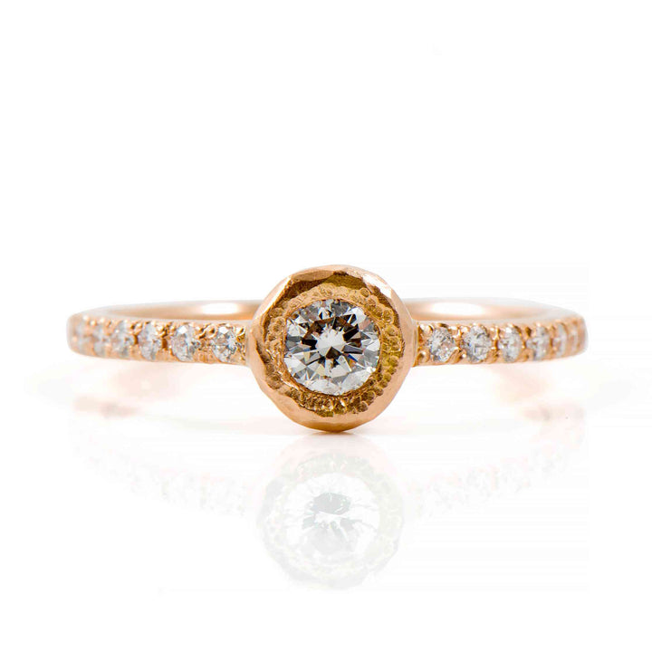 18K yellow gold engagement ring with natural diamonds