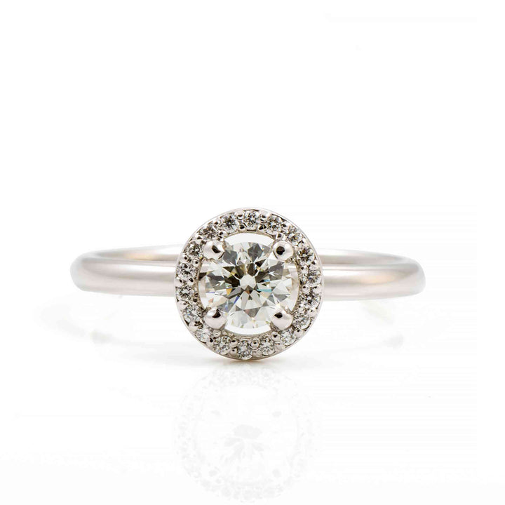 18K white gold engagement ring with natural diamonds
