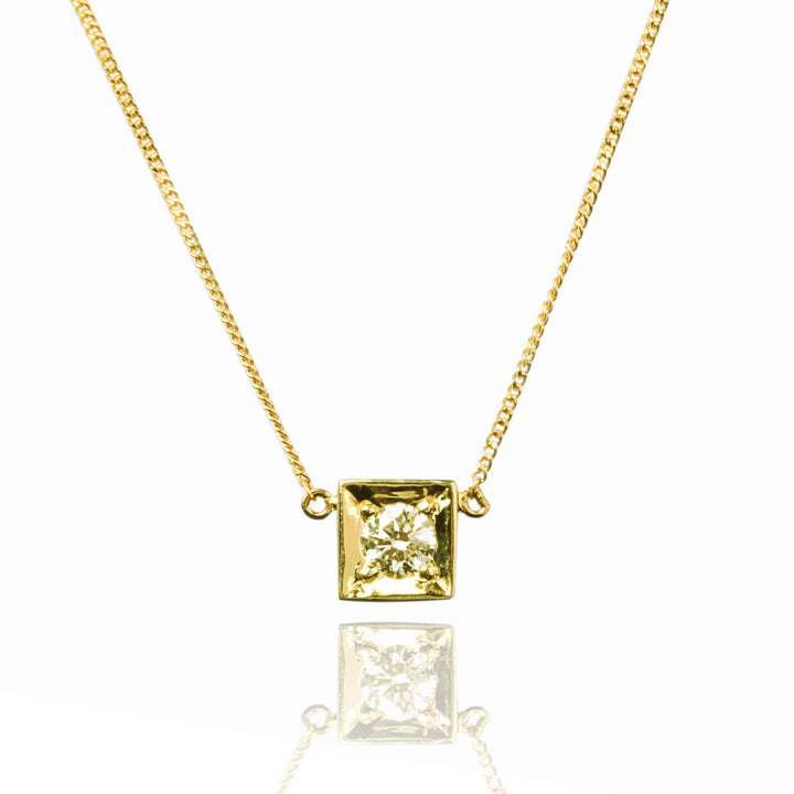 18K Yellow Gold Necklace With Natural Diamond