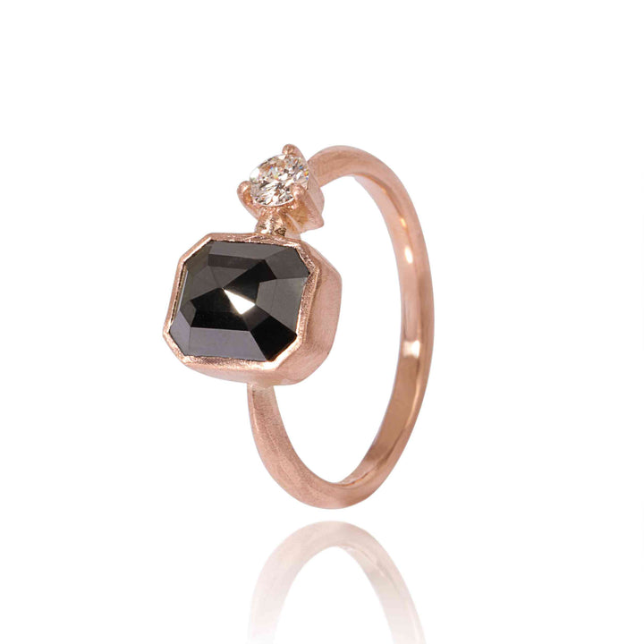 18K Rose Gold Ring With Natural Diamonds