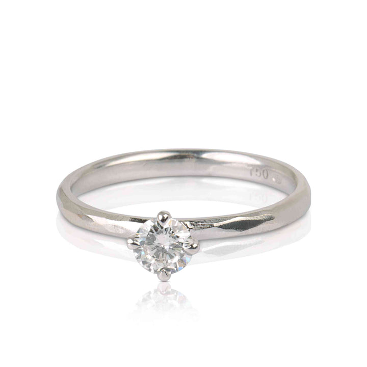 18K White Gold Engagement Ring With Natural White Diamond