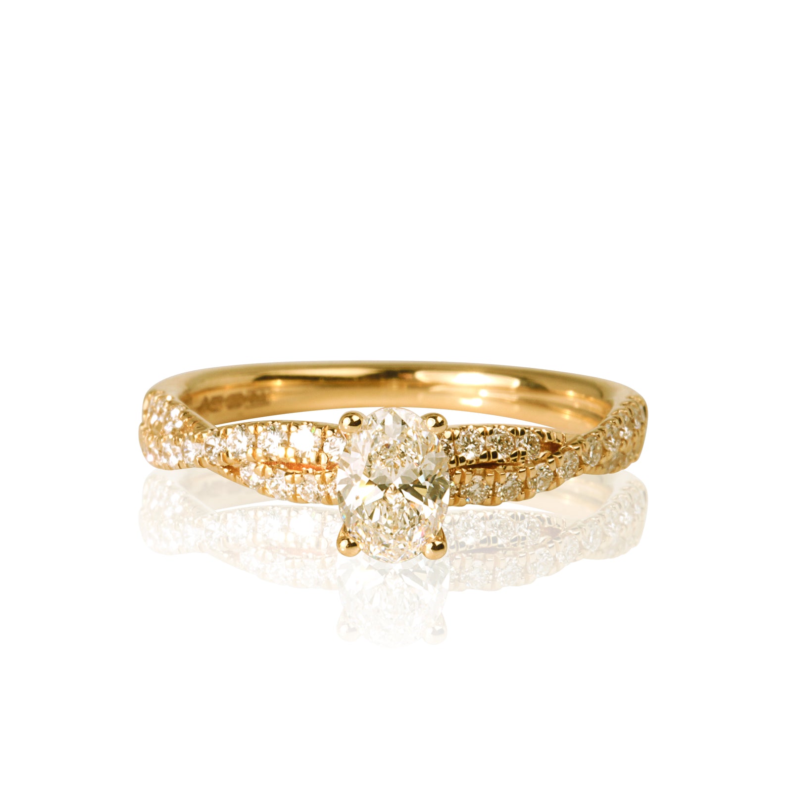 18K Yellow Gold Engagement Ring With Diamonds