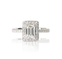 Engagement Ring in 18K White Gold and Natural Diamonds