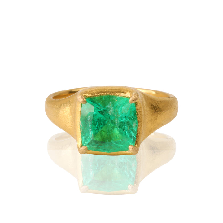 22K Yellow Gold Ring with Emerald