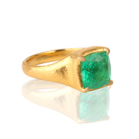 22K Yellow Gold Ring with Emerald