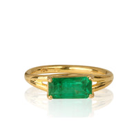 18K Yellow Gold Ring with Emerald