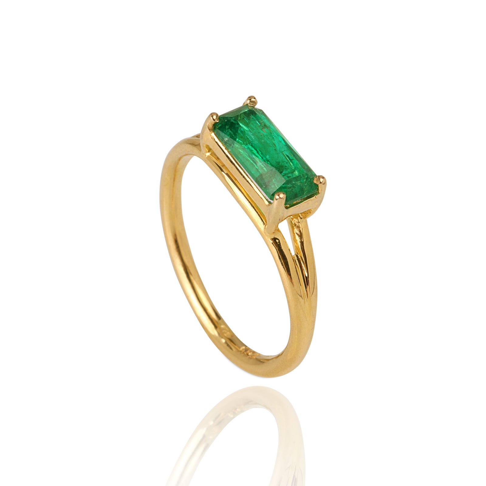 18K Yellow Gold Ring with Emerald