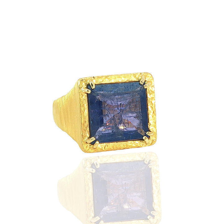 18K Yellow Gold Ring With Tanzanite