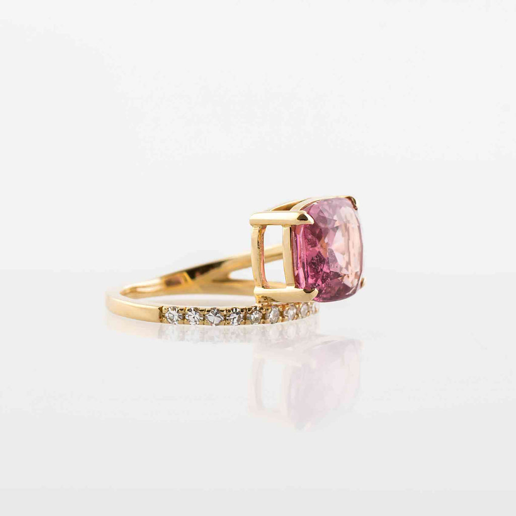 18K Yellow Gold Ring with Tourmaline and 18K Diamonds 